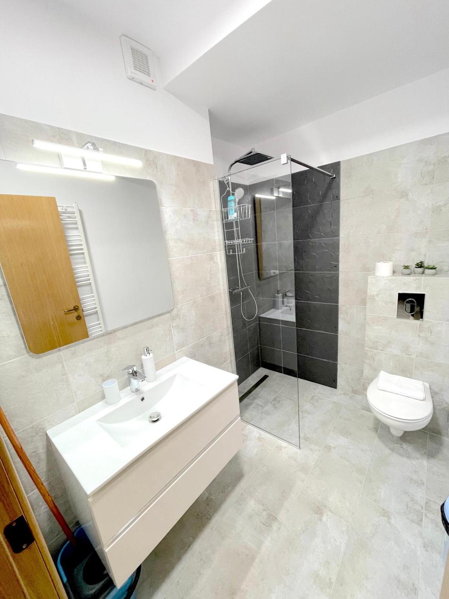 Cosy&Minimalistic Apartments - Haret Building シナヤ エクステリア 写真